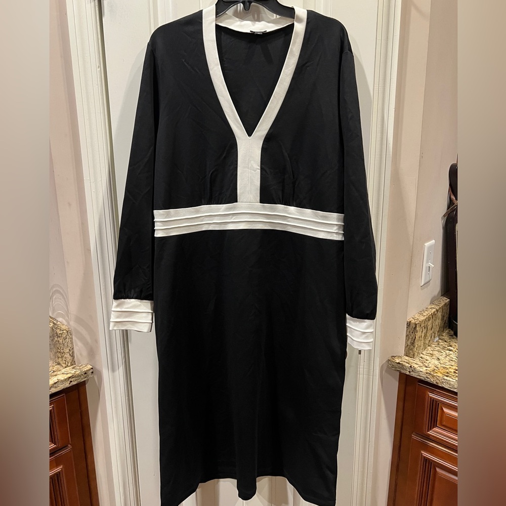 Barrie Pace Black Dress Sz 18